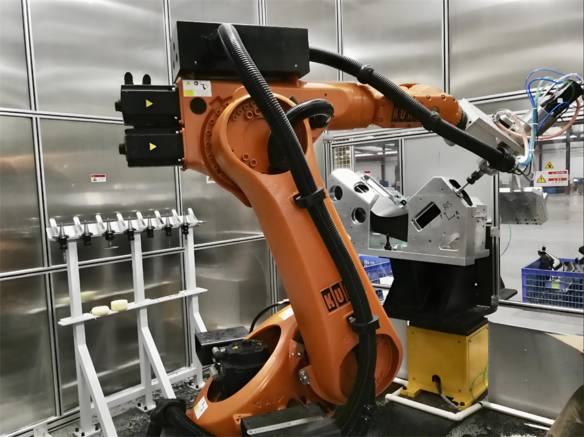 工业机器人打磨钣金件自动化生产线